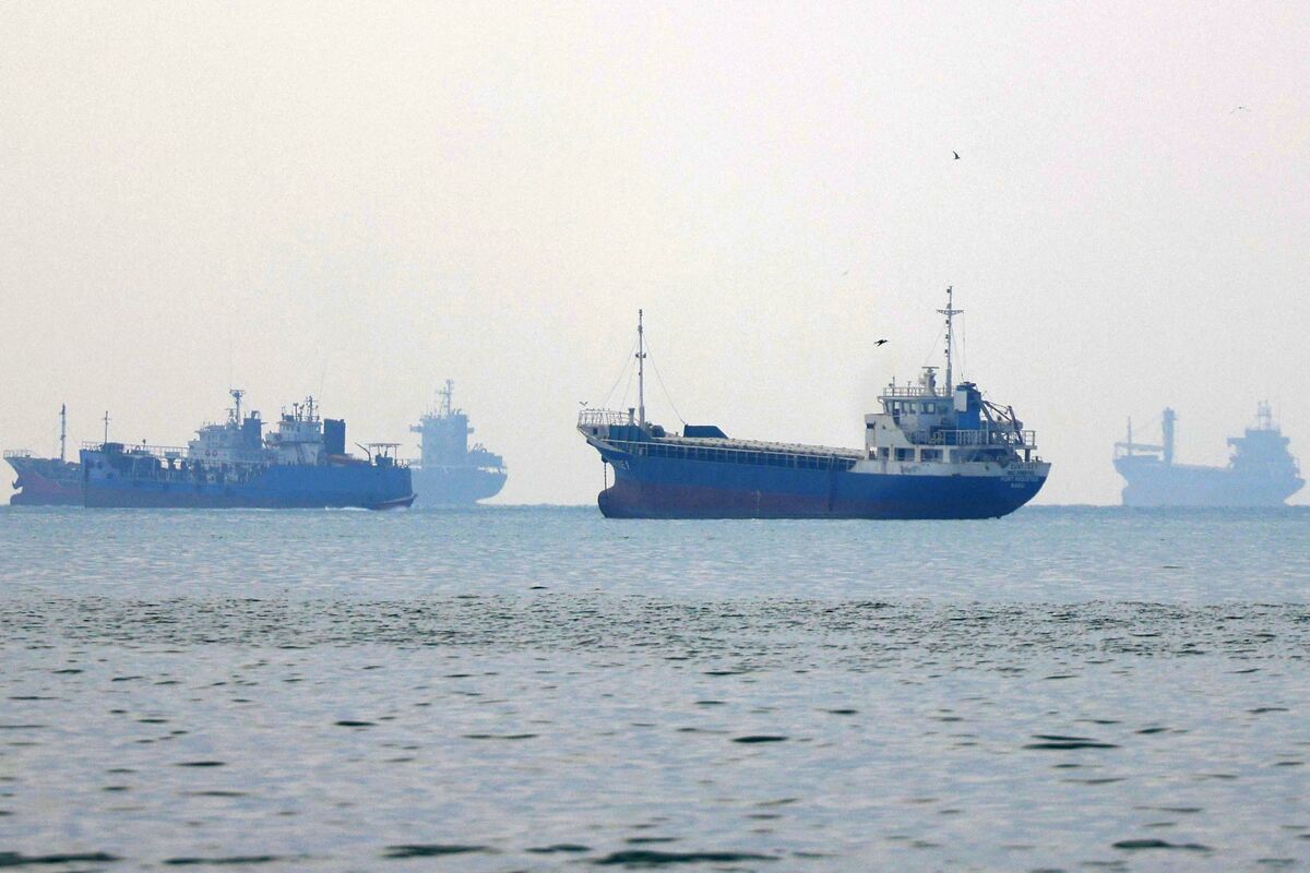 Oil Climbs as China Buys More Crude: Evening Briefing Americas