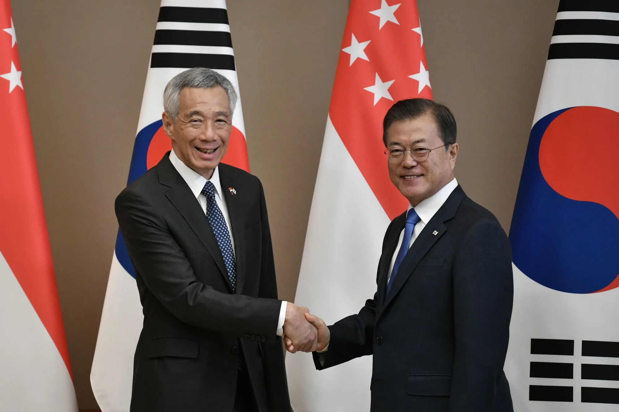 South Korea's President Moon Jae-in shakes hands with Singapore's Prime Minister Lee Hsien Loong&nbsp;during their meeting at the presidential Blue House in Seoul on Nov. 23.