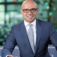 Bloomberg Staff, London