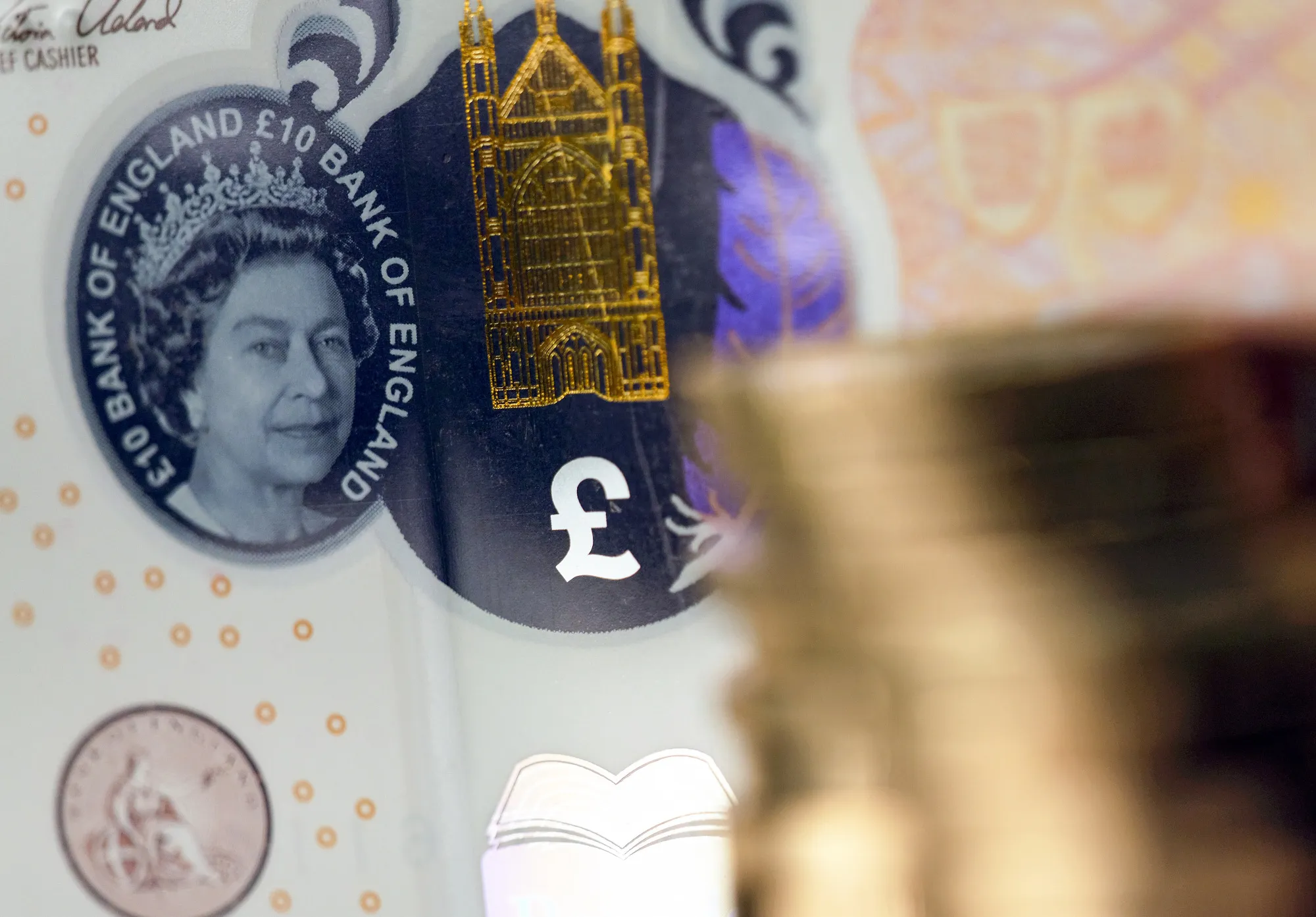 Slumping Pound Makes Everyone A Currency Trader As Brexit Looms 
