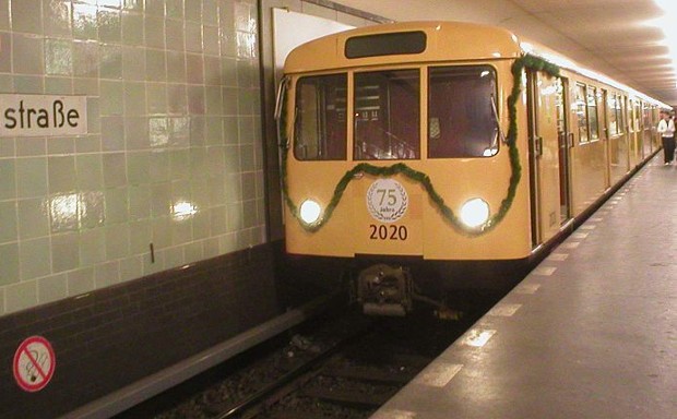 A Series D train on special service in 2004