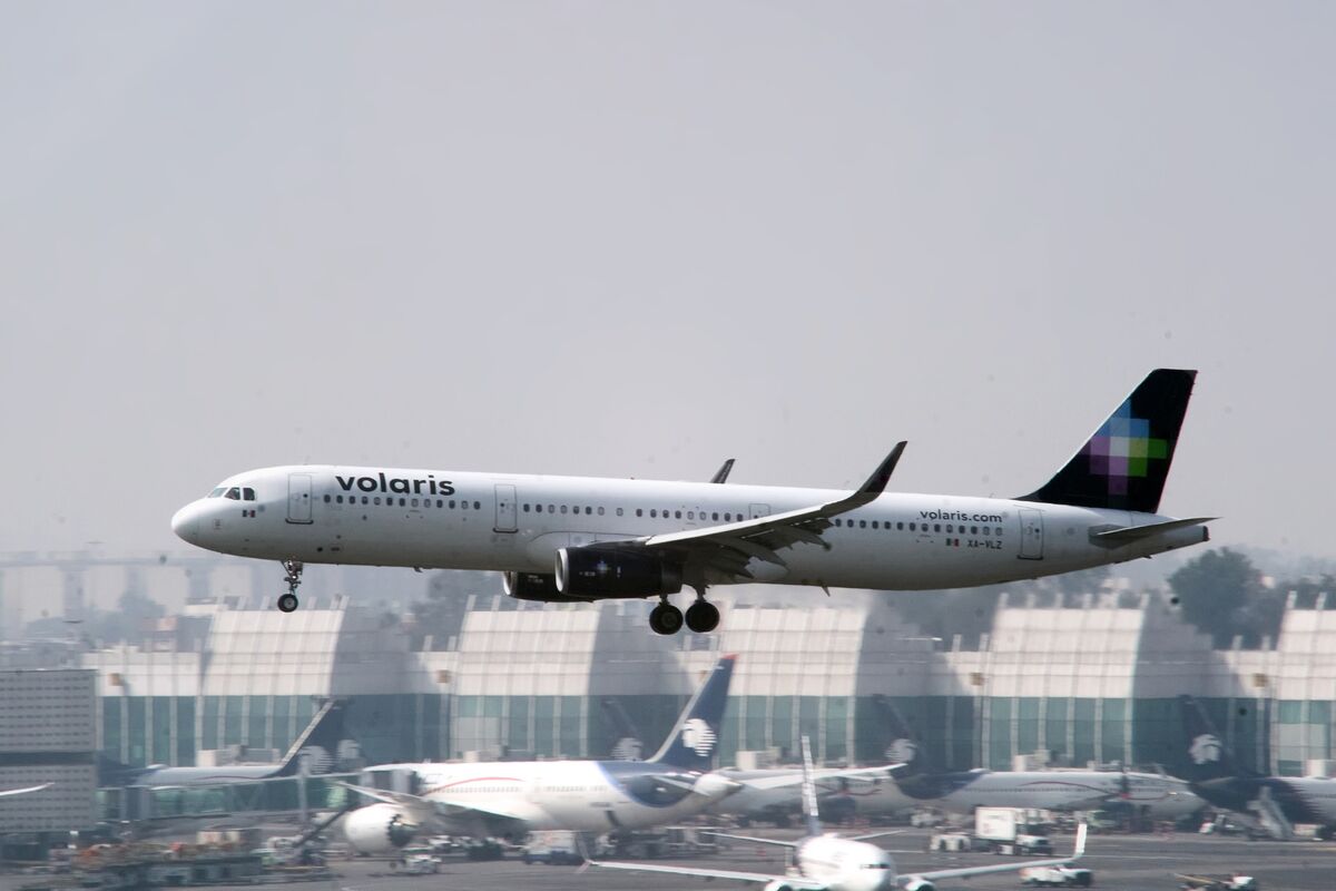 bloomberg.com - Juan Pablo Spinetto - Mexico's Cheeky Airline Merger Is an Anti-Trust Nightmare