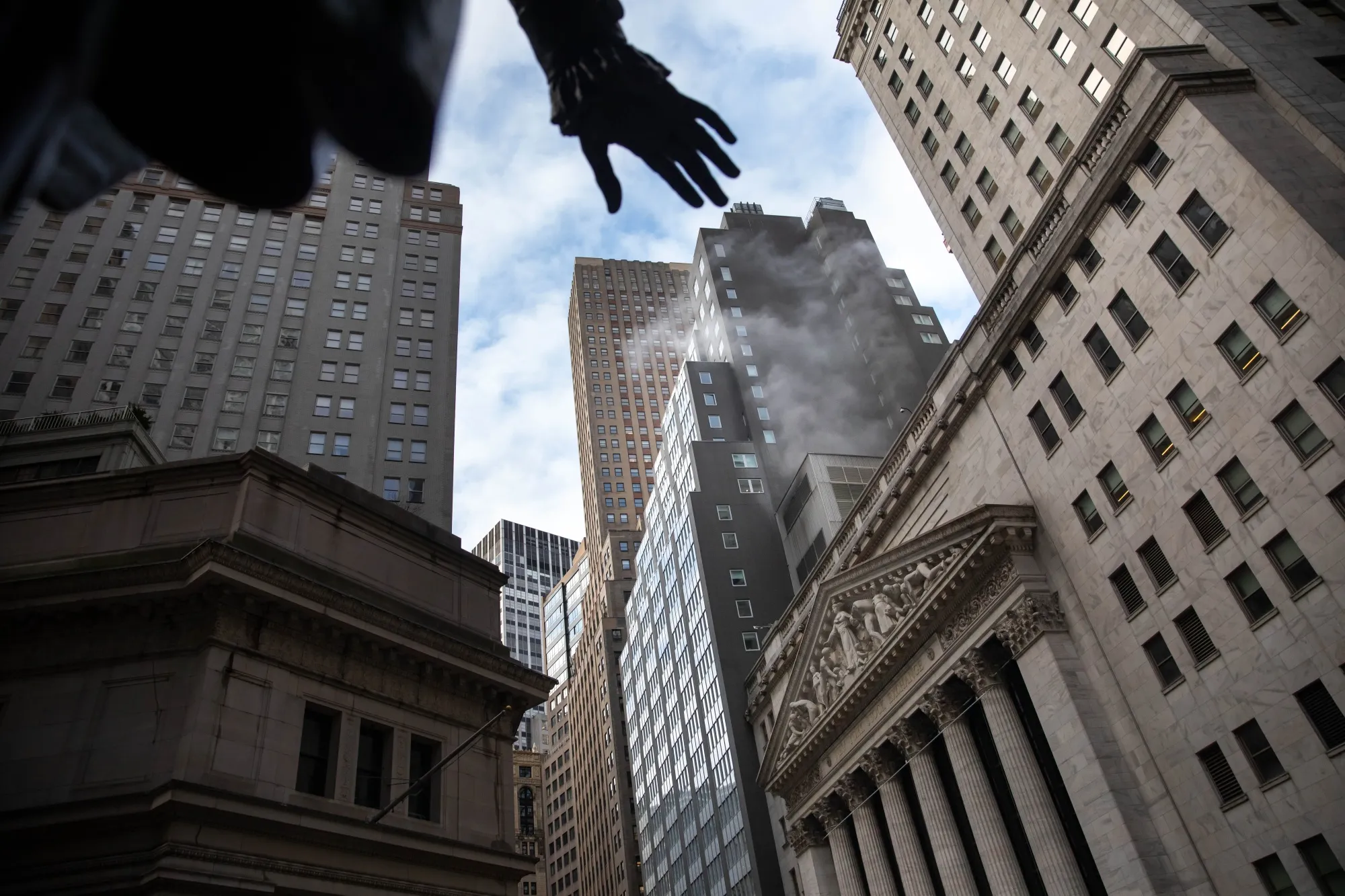 Four days after deciding to delist&nbsp;China Mobile Ltd.,&nbsp;China Unicom Hong Kong Ltd.&nbsp;and&nbsp;China Telecom Corp., the NYSE on Monday abruptly withdrew that plan.