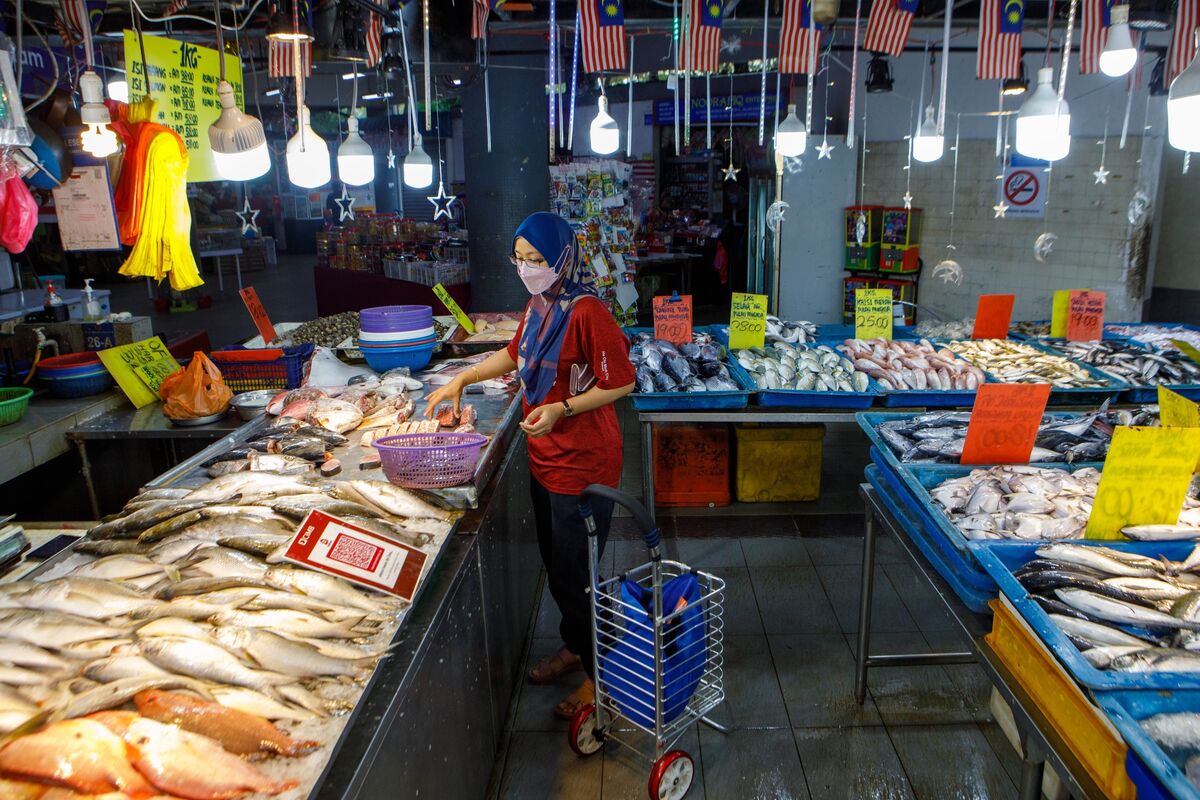马来西亚的通货膨胀率在加息中降至近 1 年低点 – 彭博社