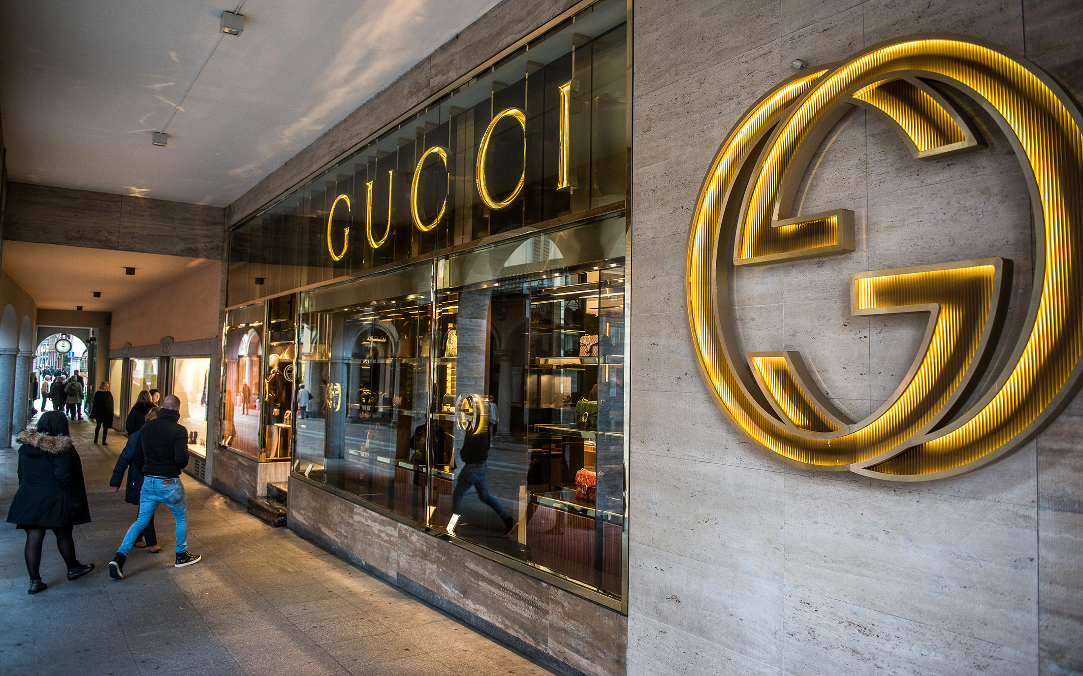 Gucci Sales Growth Sputters as Kering Label Faces Transition - Bloomberg