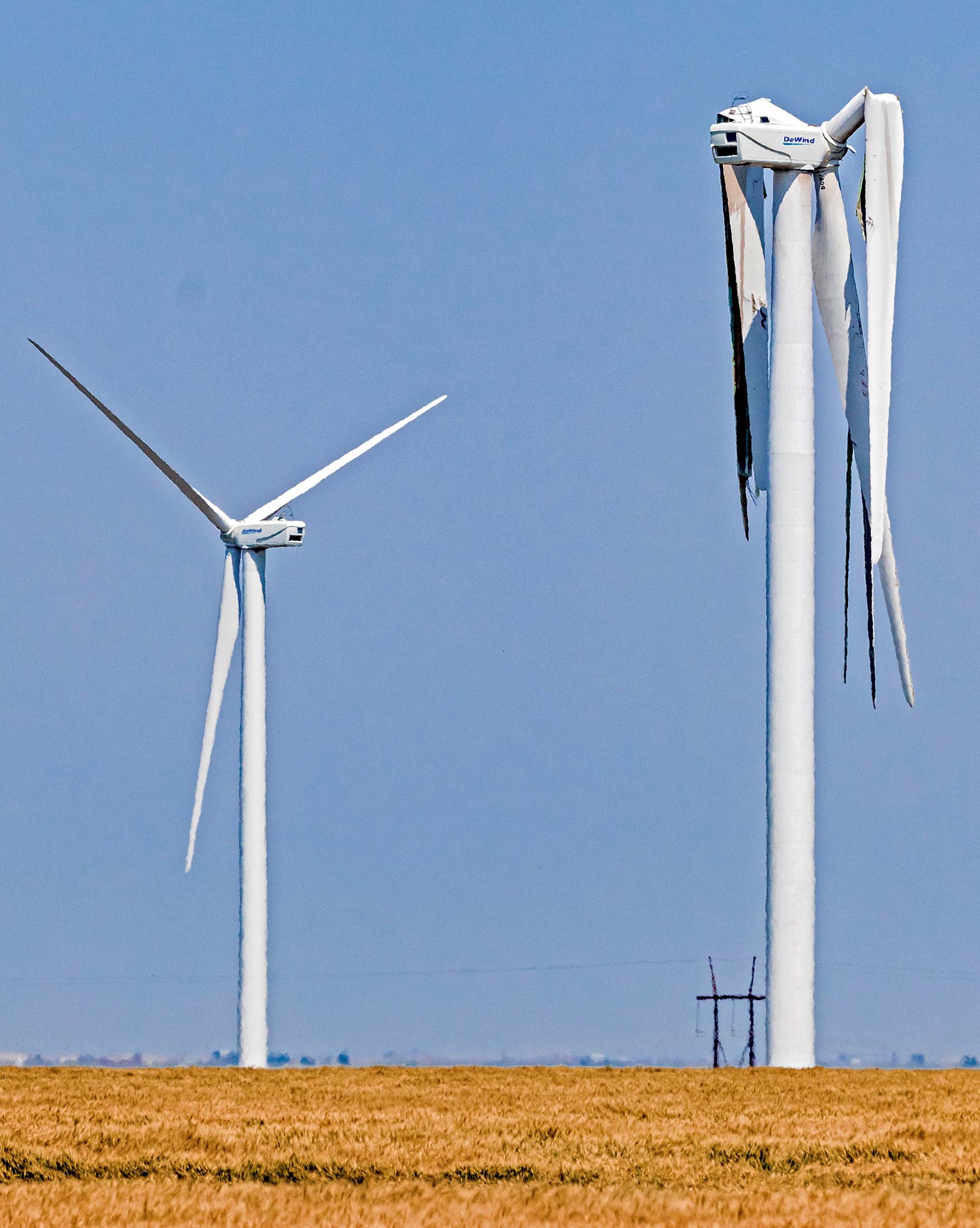 Wind power industry faces size problem as blades get longer than