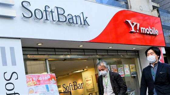 SoftBank Cuts Back Spending, Leaving Startups Desperate for Cash