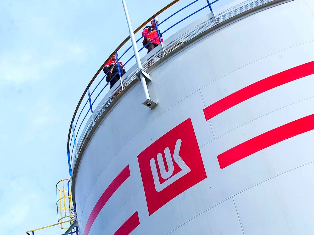 🟪"OMV AG vende partecipazione in concessione di gas ad Abu Dhabi a Lukoil: un passo indietro verso il Cremlino"