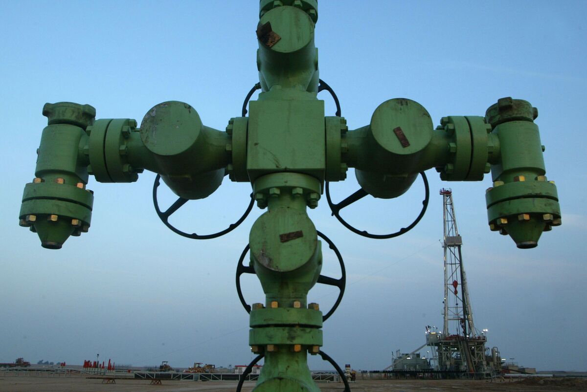 bloomberg.com - Yongchang Chin - Iraq Offers Oil Outside Hormuz for First Time Since War Began