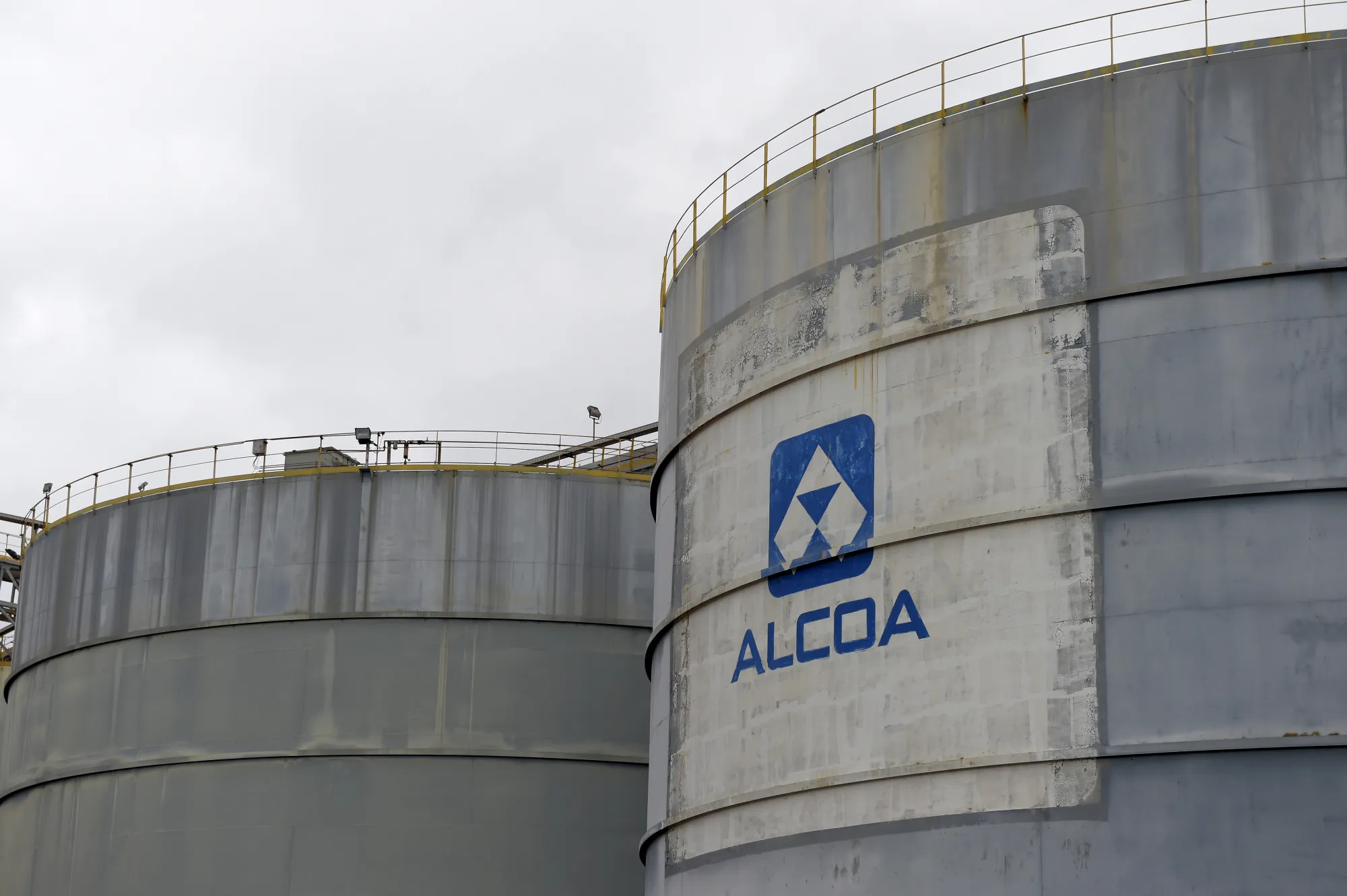 Alcoa (AA) to Curb Kwinana Alumina Refinery Output in Australia to Cut  Costs - Bloomberg