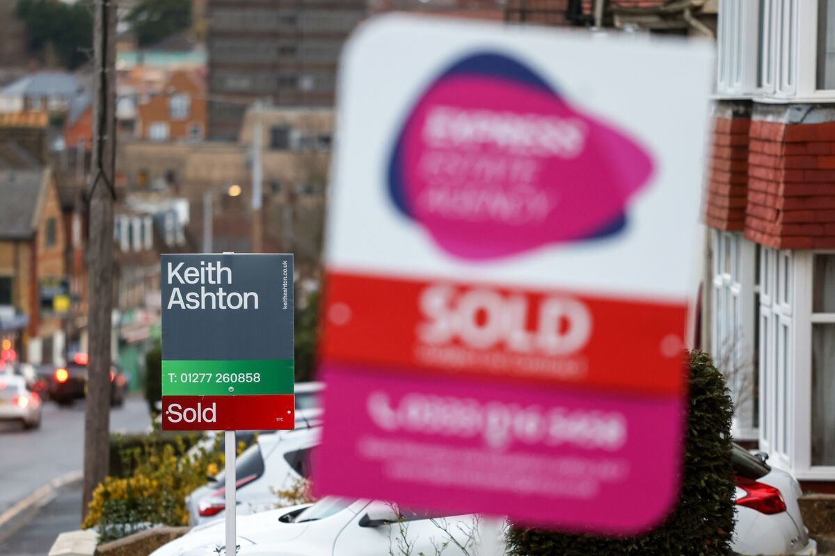 UK House Price Slump in ‘Slow Puncture’ Phase, Economists Say Bloomberg