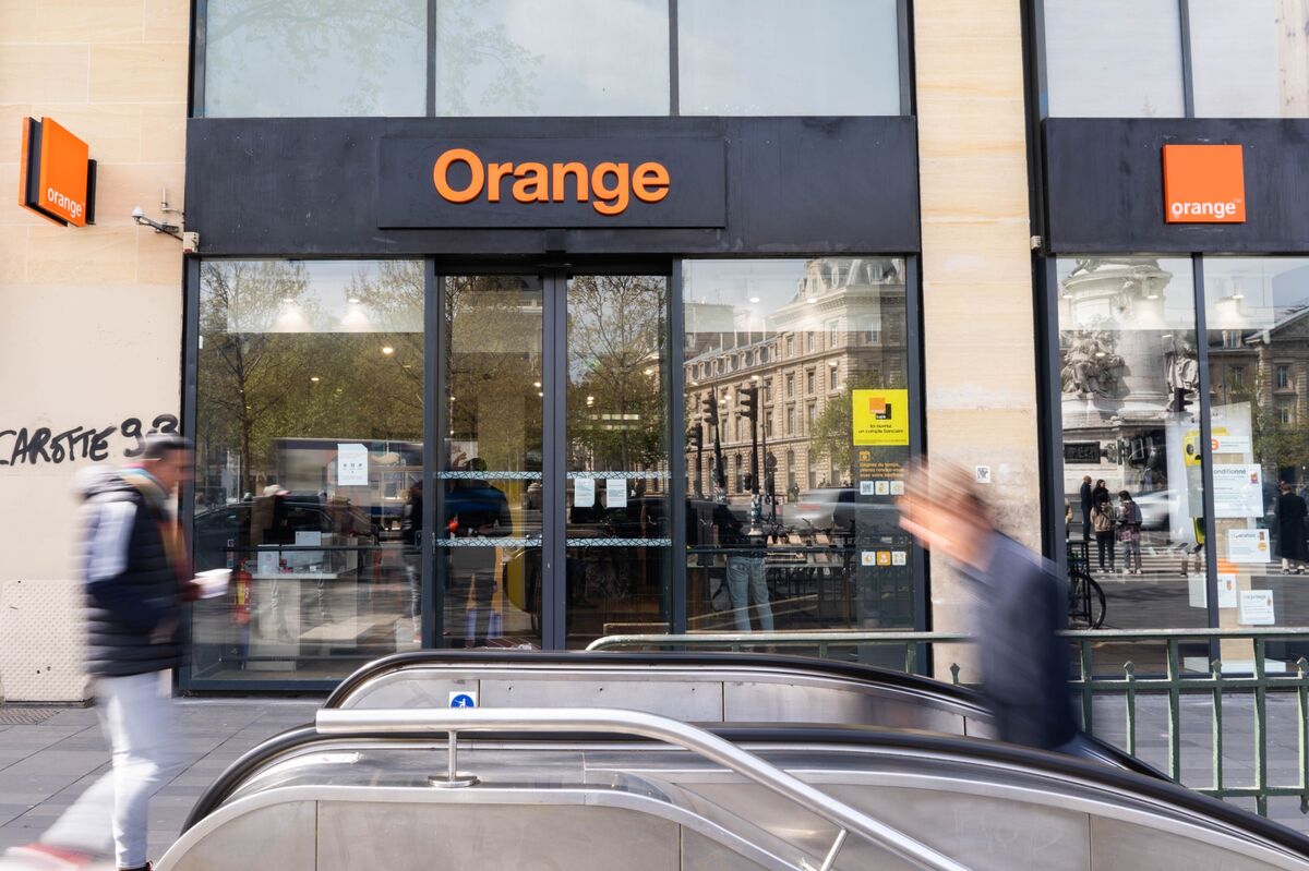 Orange Bumps Outlook as Africa Growth Offsets French Decline
