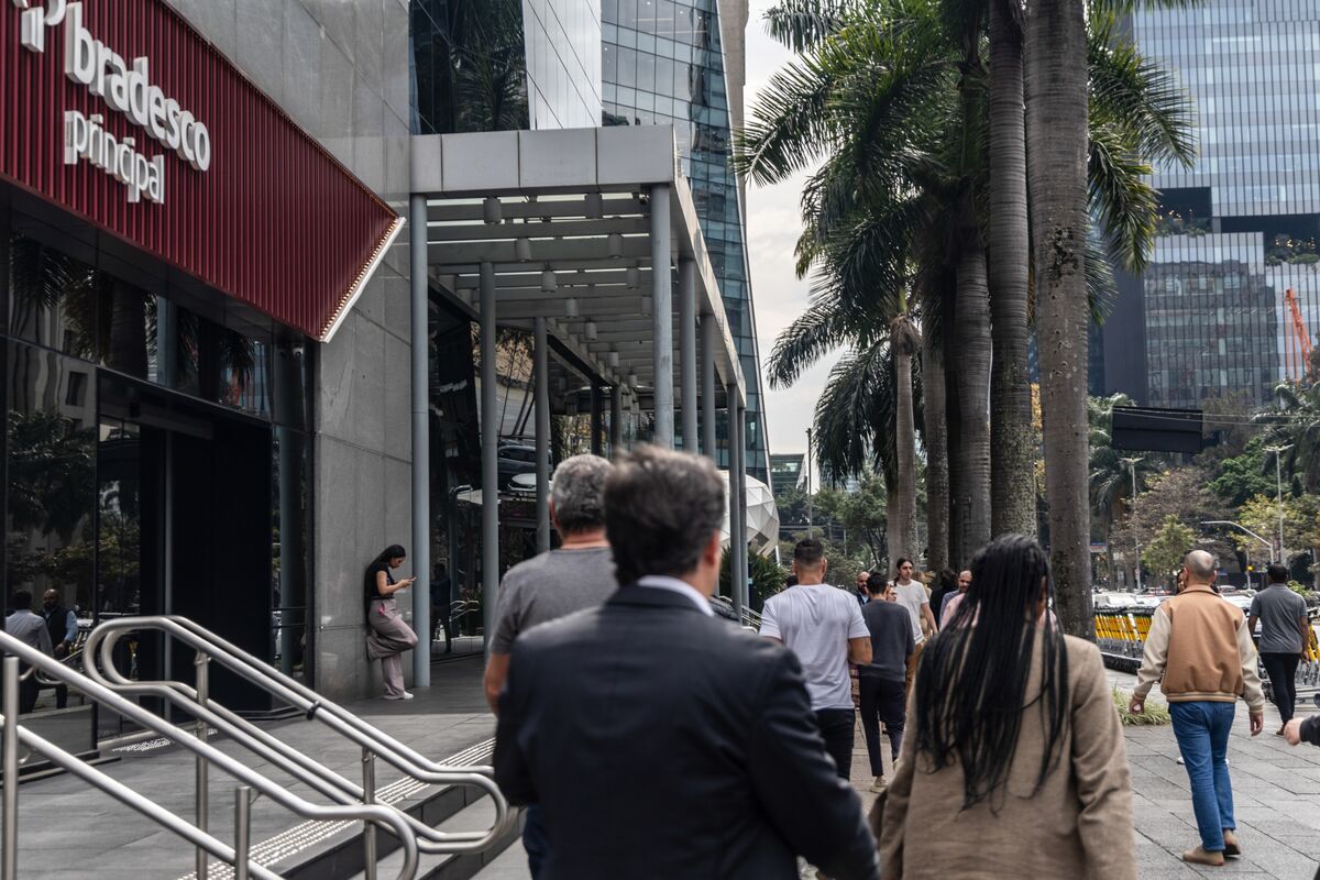 Brazil Banks Poach Hedge-Fund Stars as Industry Boom Goes Bust