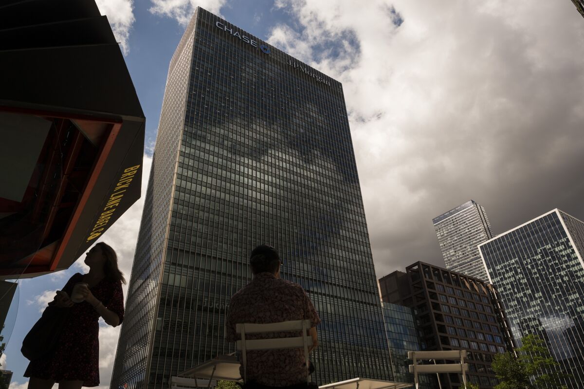 JPMorgan Relaxes Return-to-Office Rules During London Heat Wave