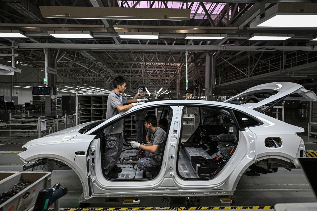Top Automakers Urge Congress to Permanently Ban Chinese Cars