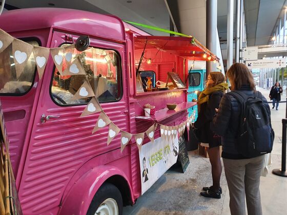 There’s Only One Vegan Food Truck at Save-the-Planet Talks