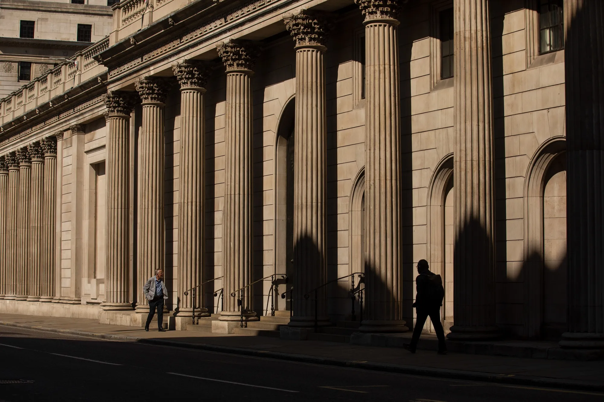 Pedestrians pass the Bank of England (BOE) in the City of London, U.K., on May 6.&nbsp;