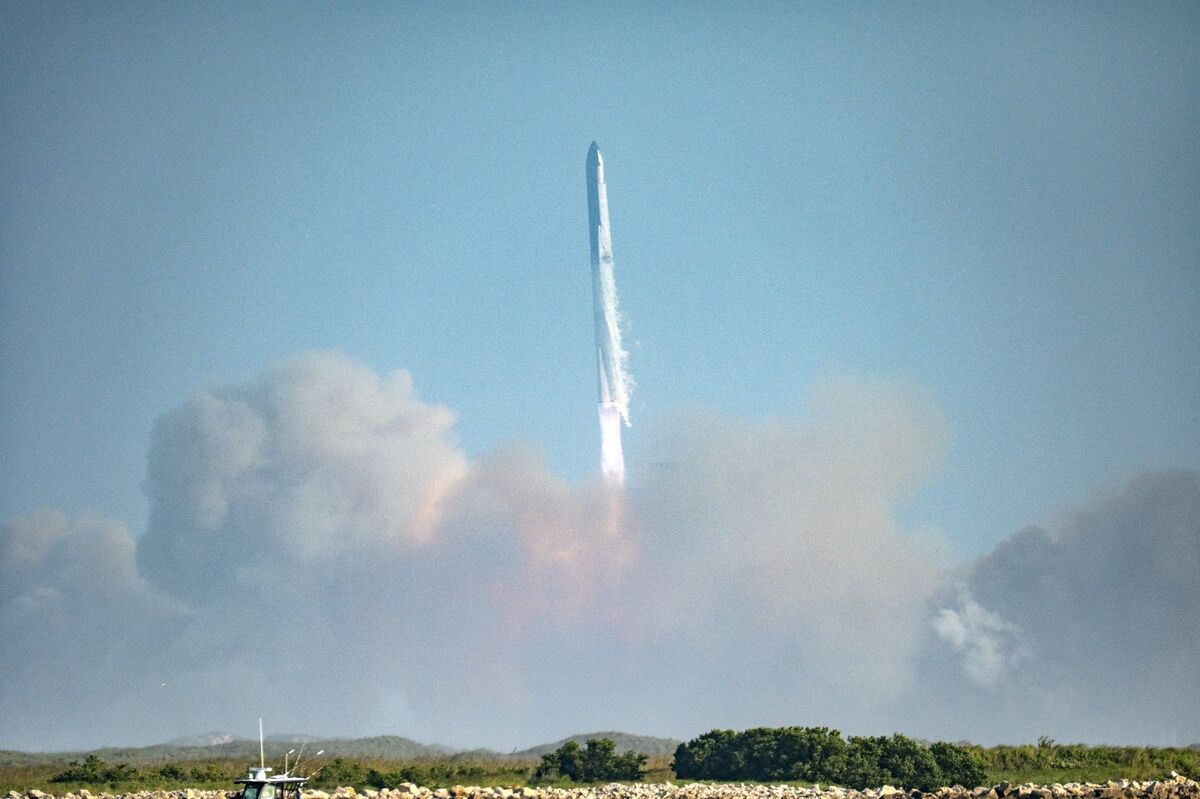 bloomberg.com - Philip Lagerkranser - SpaceX IPO Draws Over $70 Billion in Retail Orders as World Watches