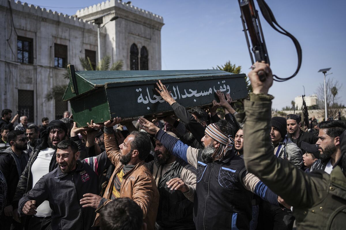 Syria to Investigate Violence That Killed Hundreds of Civilians - Bloomberg