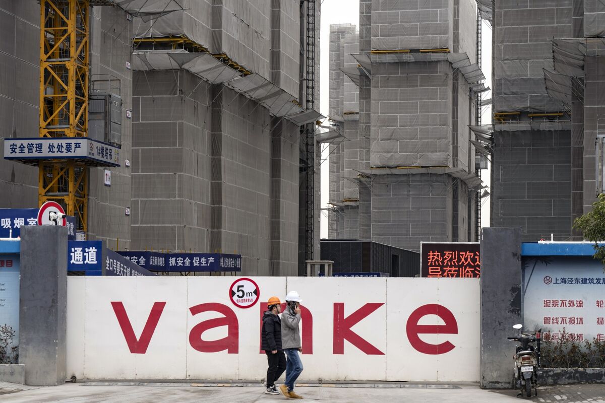 Vanke Skips Interest on Onshore Private Debt, Seeks Lower Rates