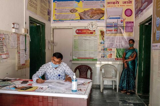 India’s Race to Vaccinate Its Villages Meets With Rural Resistance