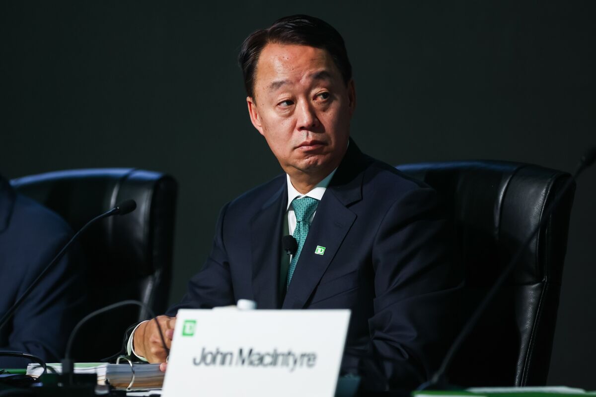 Canada Bank CEOs Keep Their Cool as Tariff Tensions Rise