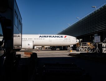 relates to Air France-KLM Looks to Cut Costs as First Quarter Loss Widens
