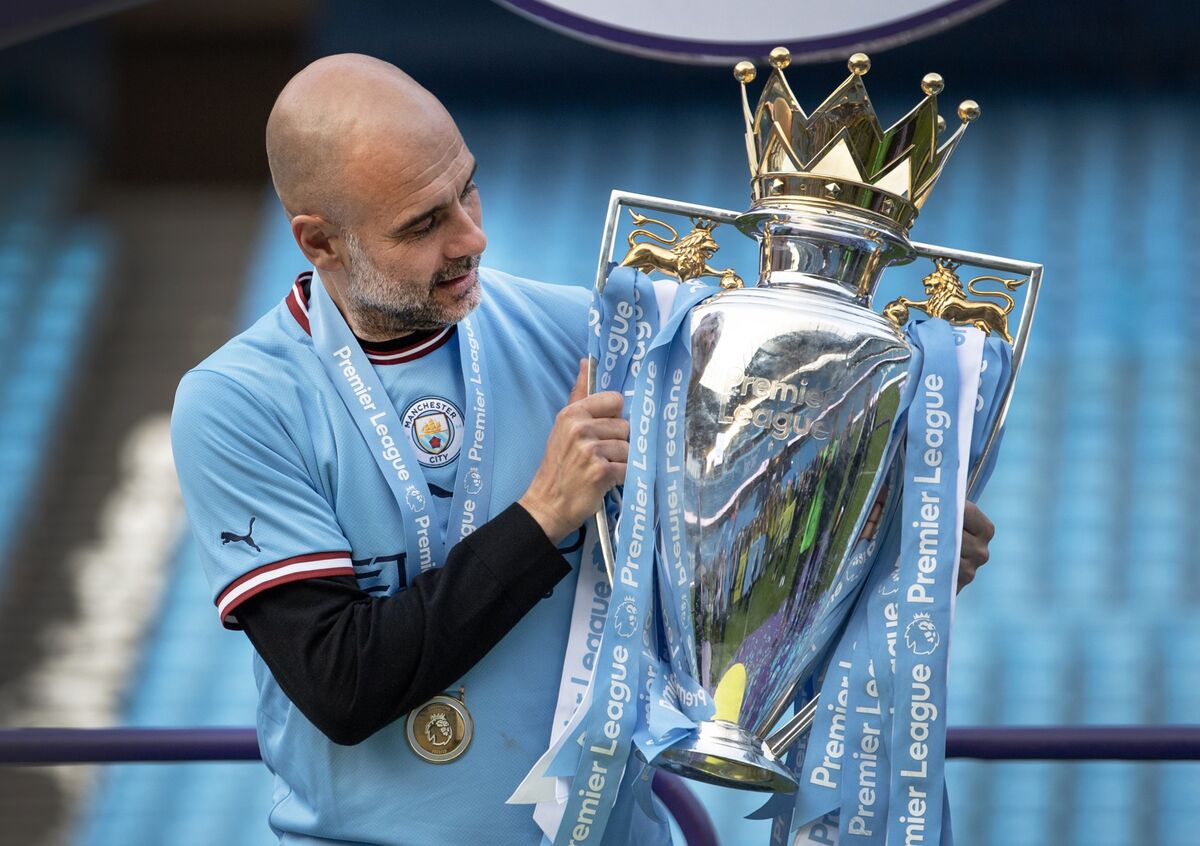 Pep Guardiola, Manchester City, ao conquistar a Premier League na temporada passada (Foto: Visionhaus/Getty Images Europe)
