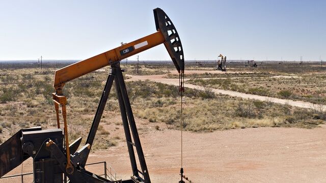 Oil Crash Sends New Shock Through World Crippled by Virus - Bloomberg