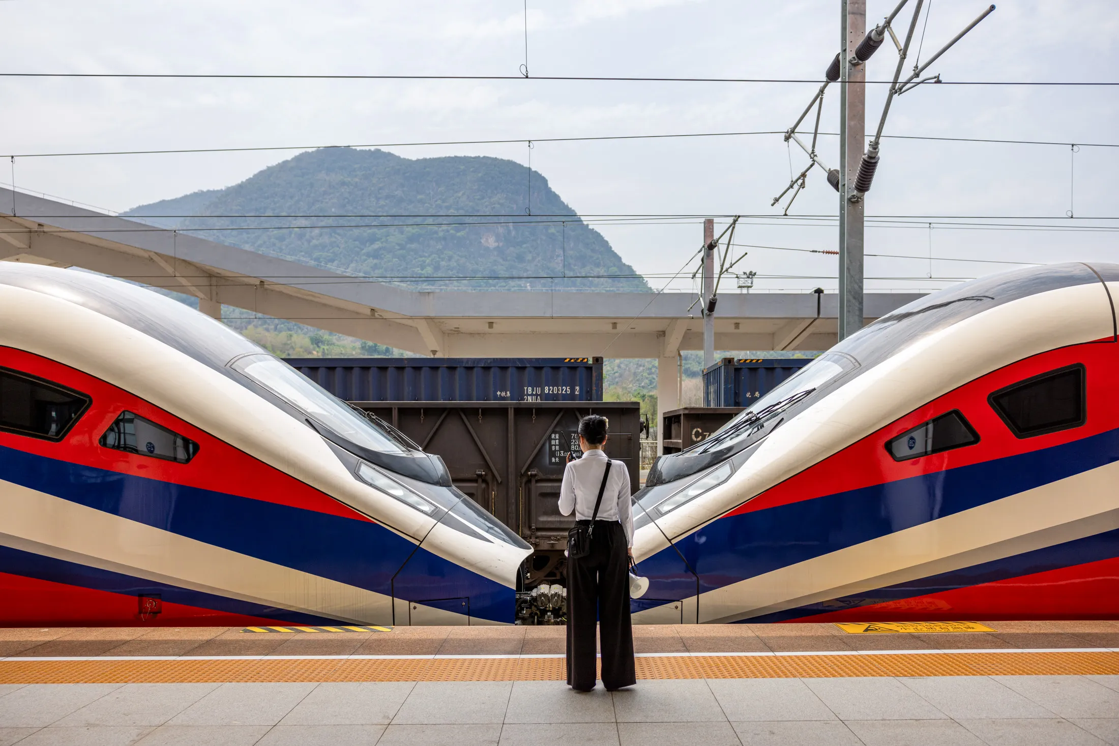 中国頼みで高速鉄道建設、東南アジアで「一帯一路」の評価一変 - Bloomberg