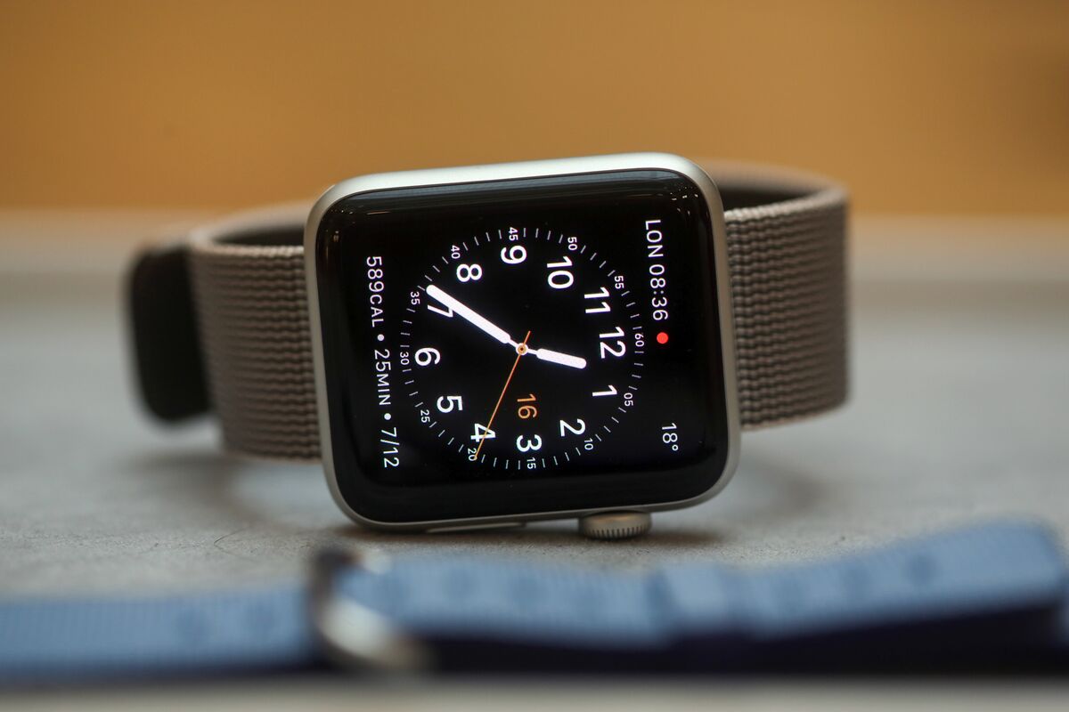 Apple Warns of Cracked Watch Screens and Offers Free Fixes