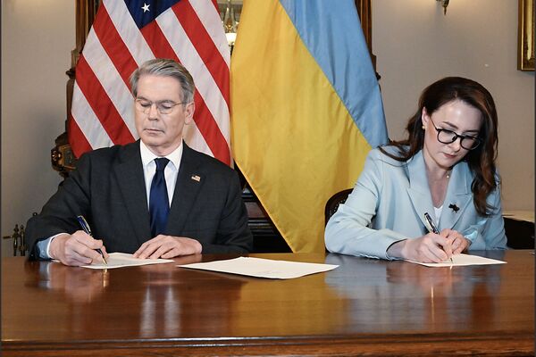 Scott Bessent and Yulia Svyrydenko sign the deal granting the US privileged access to develop Ukraine’s natural resources.