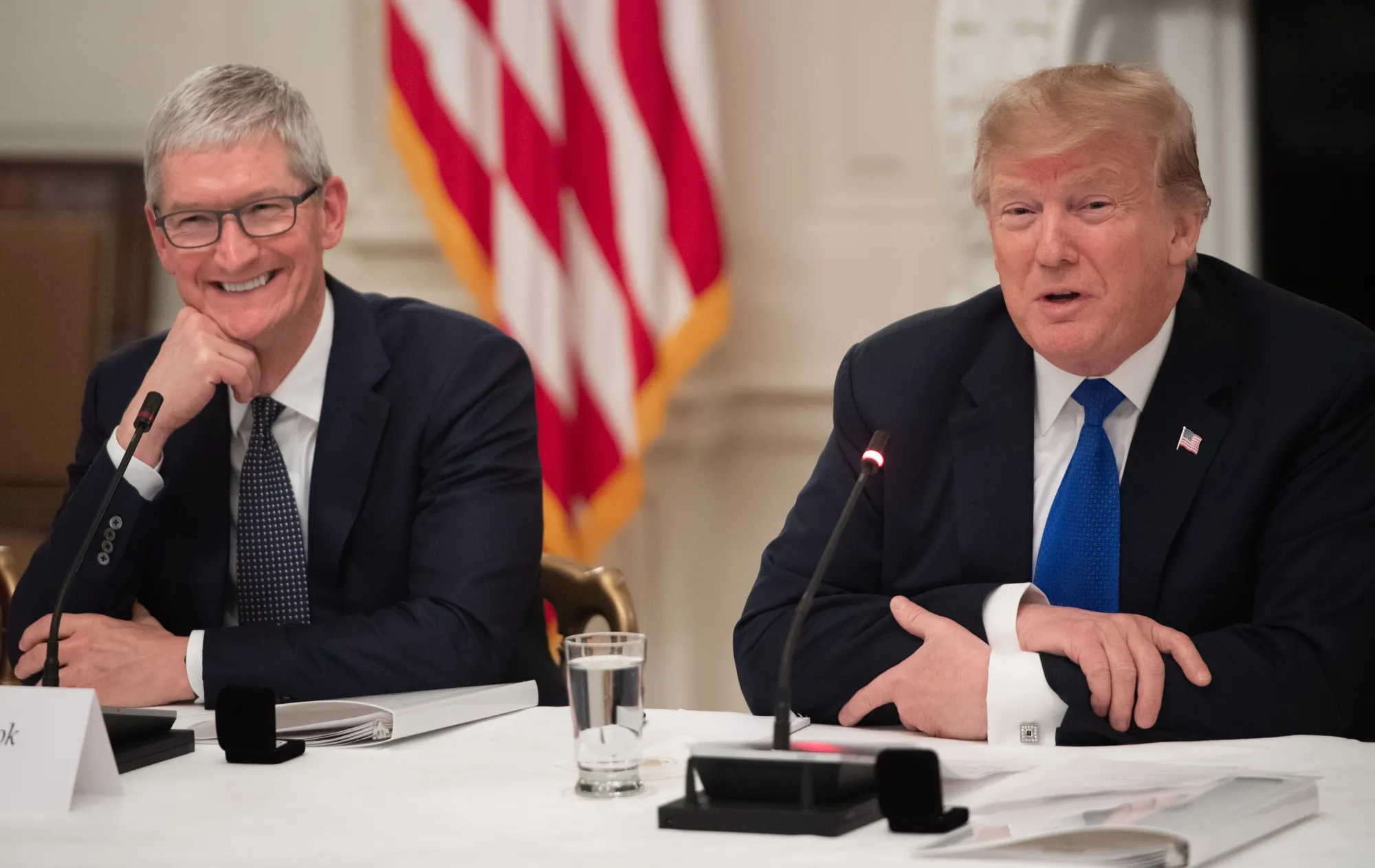 アップルのクック氏、トランプ次期大統領の就任式に出席へ－関係者 - Bloomberg