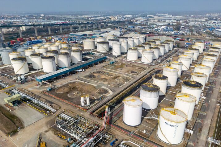 The Navigator Thames Oil Storage Depot As Oil Prices Dive