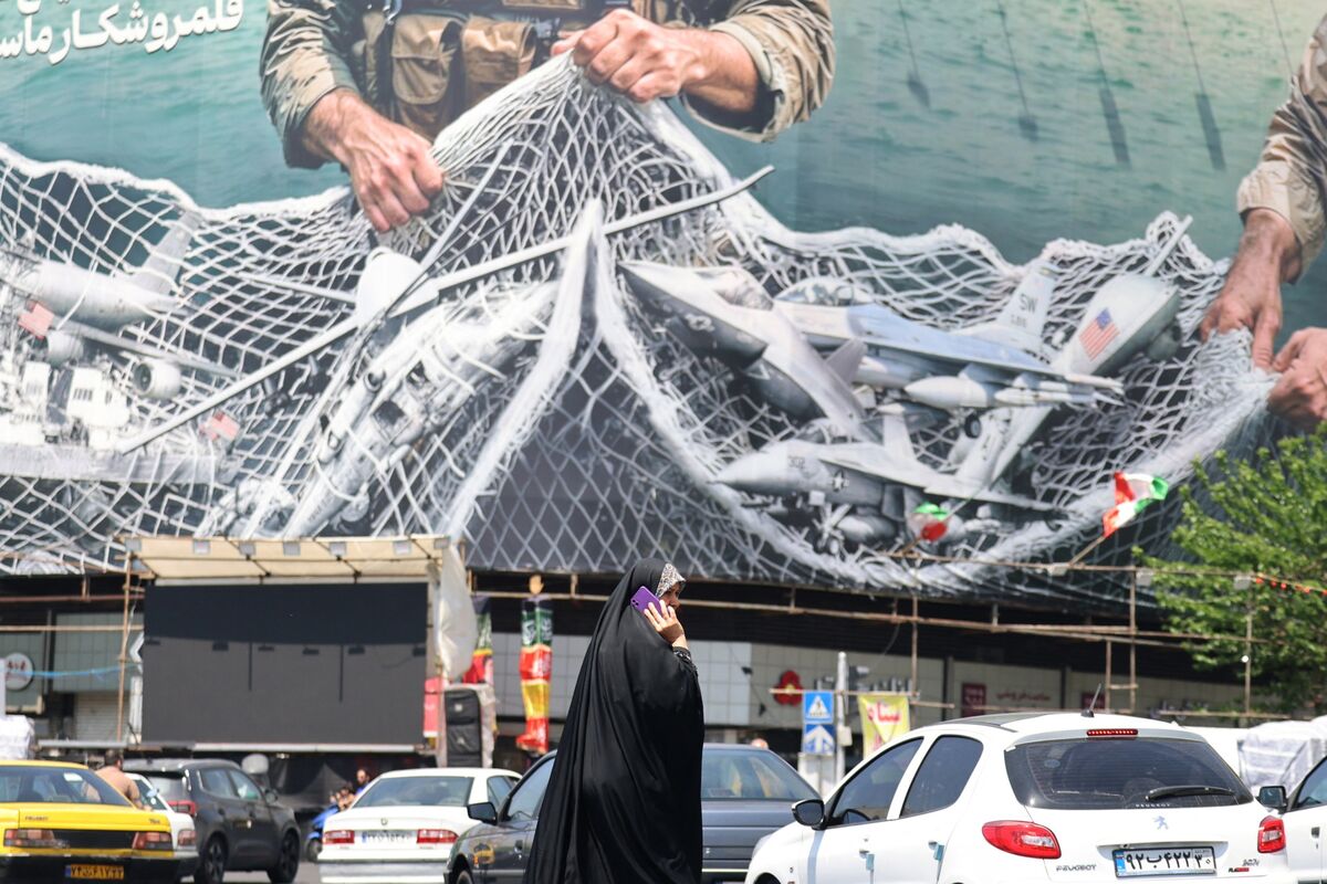 bloomberg.com - William Horobin - Global Economy Risks Slump on Prolonged Iran Conflict, OECD Says