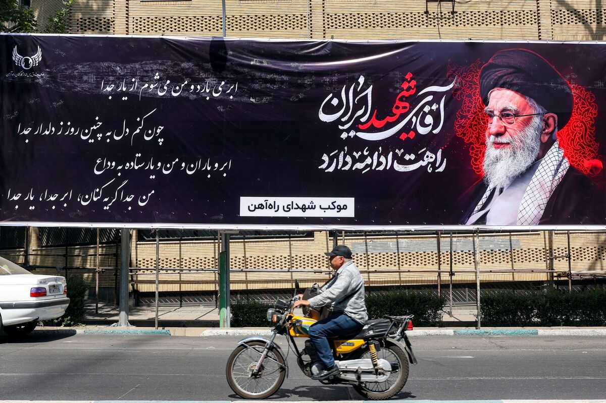 China Sends First Senior Official to Iran Since War for Funeral