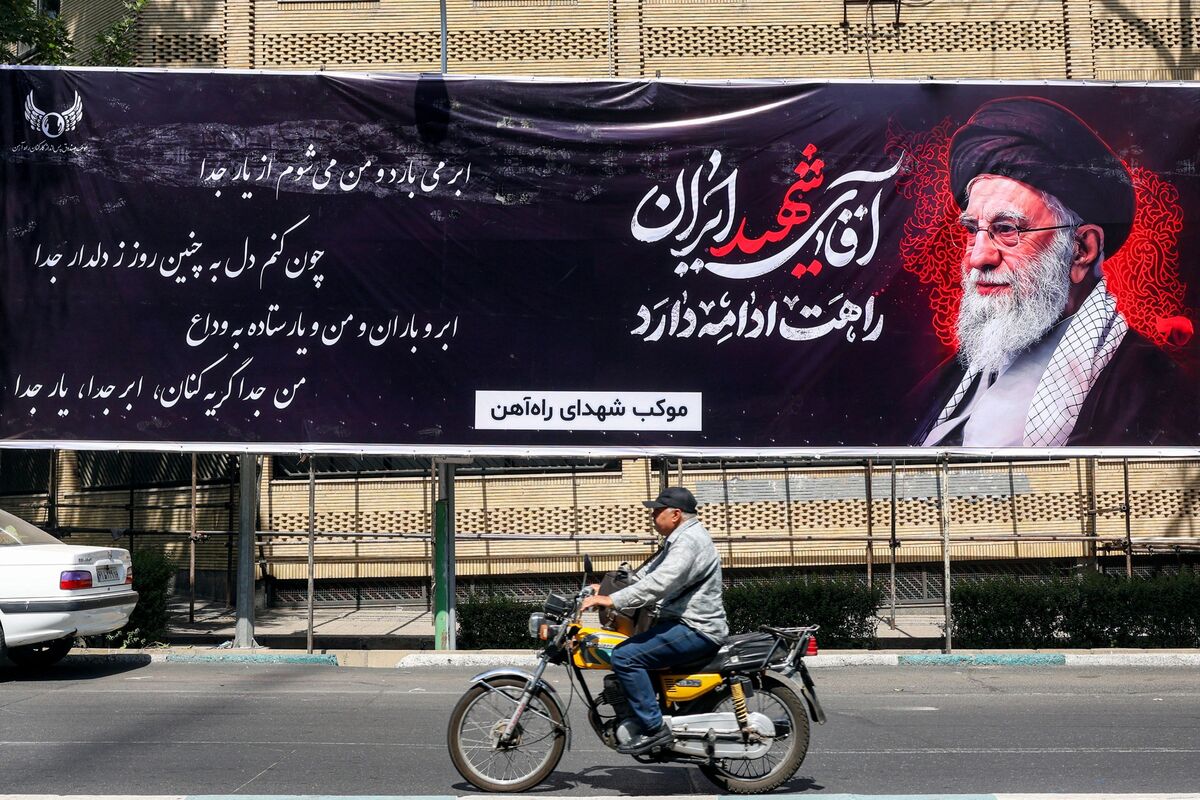 China Sends First Senior Official to Iran Since War for Funeral