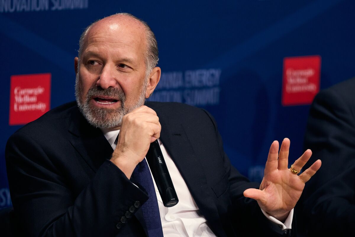 Lutnick Targets Swiss Pharma Giants for Making Money Off America