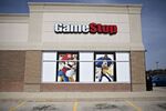relates to 米ゲームストップ株が過去最大の下げ、予想下回る売上高や配当停止で
