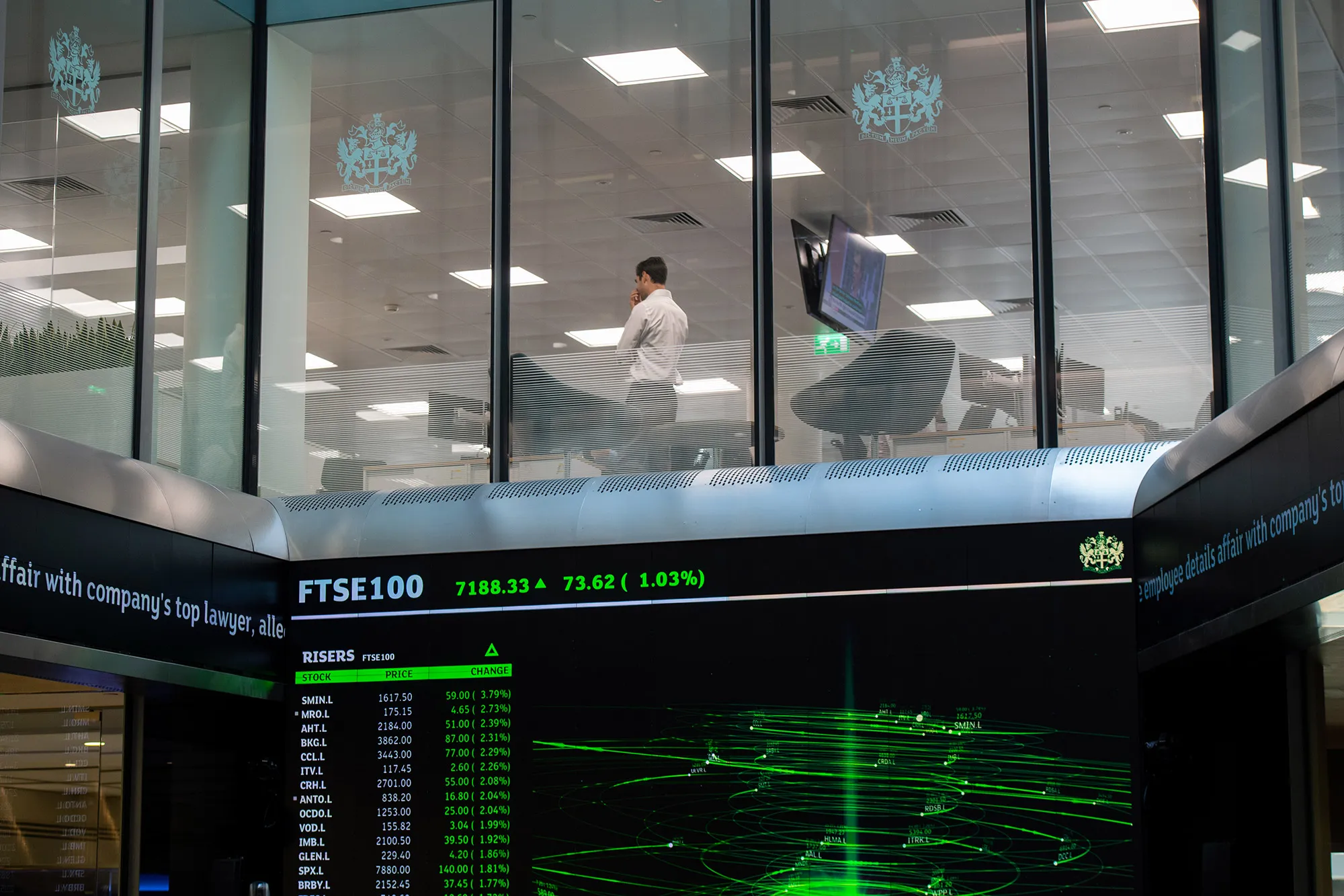 London Exchange Asks Traders How Short Their Day Should Be - Bloomberg
