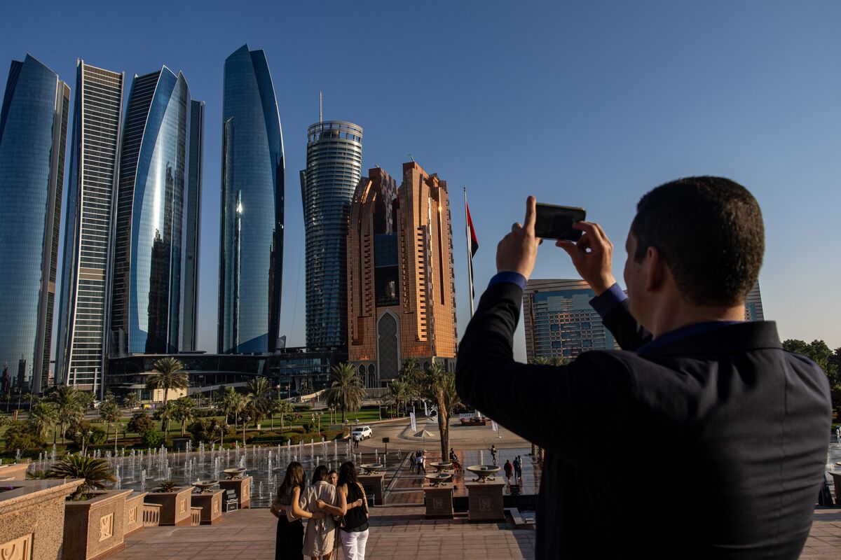 Abu Dhabi AI Firm’s $496 Million IPO Gets $26 Billion in Orders