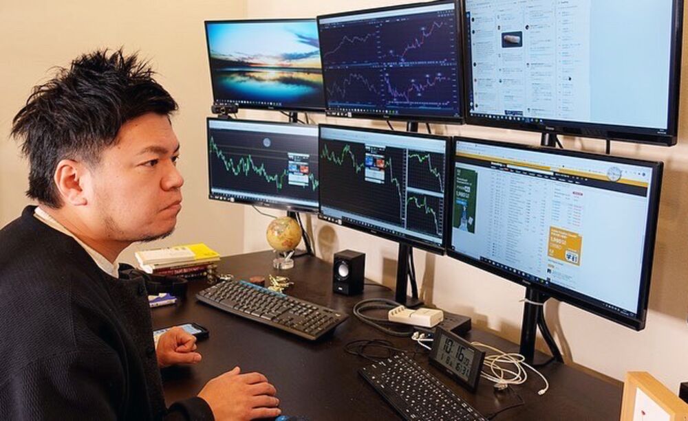 FXアプリで攻める日本のミドル世代、日銀の政策変更を見逃すな