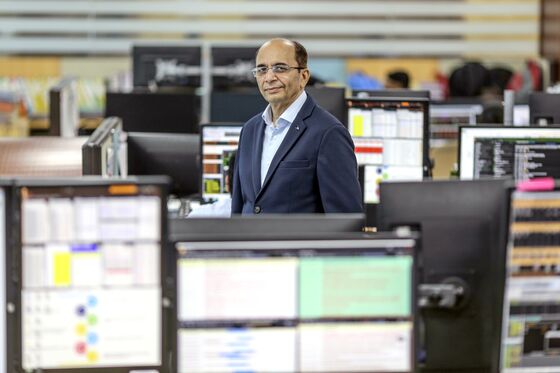 Contrarian Indian Bond Trader Changes Sides as Call Pays Off