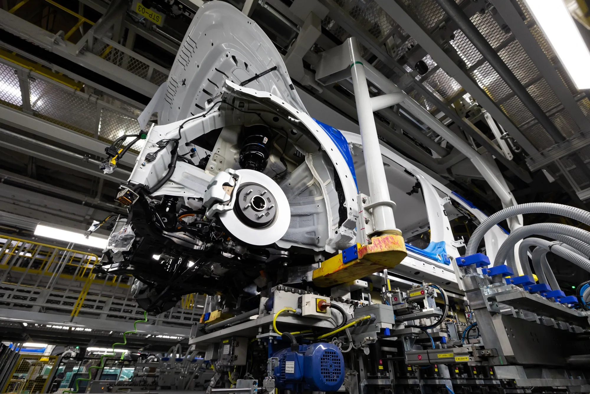 A battery pack installed on&nbsp;a Hyundai Motor Co. Ioniq 5 electric vehicle on the production line at the company's plant in Ulsan, South Korea.