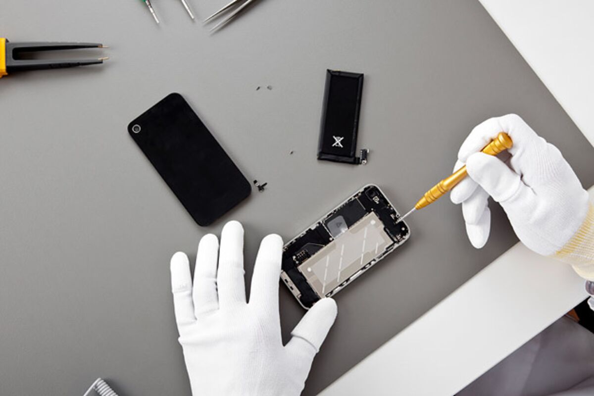 How to Fix a Broken IPhone With Folk Remedies - Bloomberg