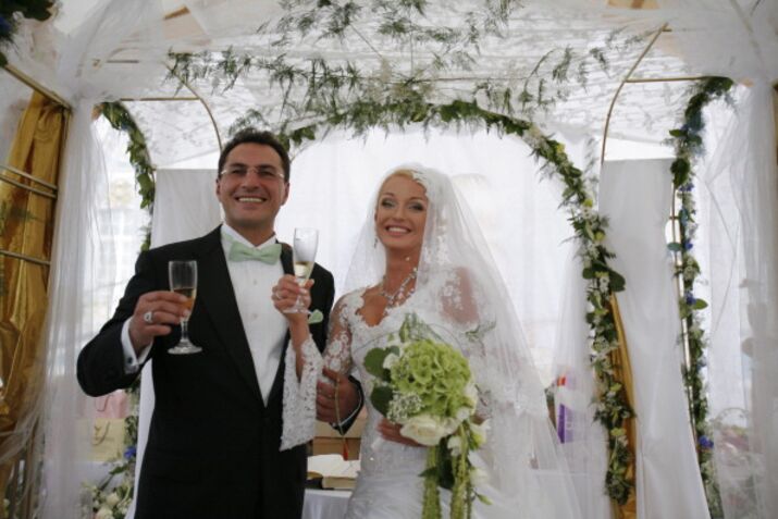 Wedding Of In Dancer And In Russian Billionaire