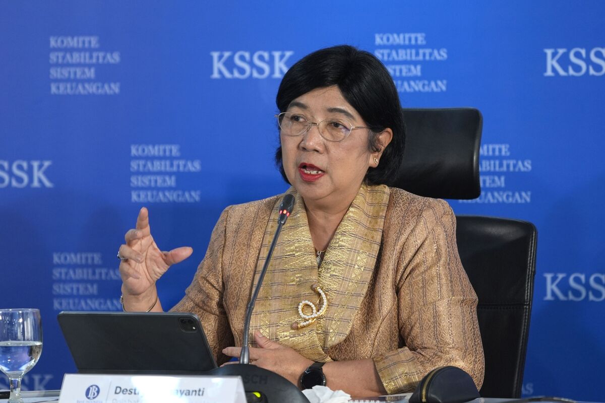 Indonesia Seen Holding Rates as New Chief Leads First Decision