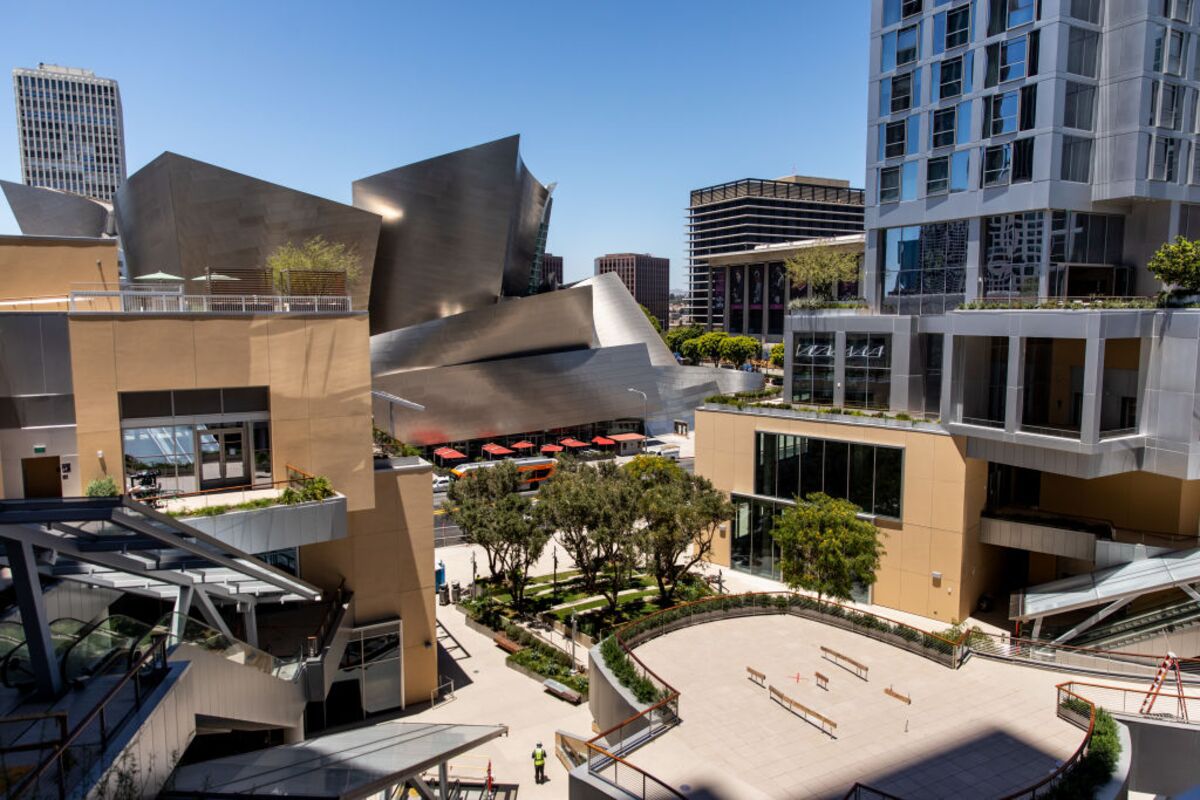 🟪"Nuove abitazioni di Gehry di fronte alla Walt Disney Concert Hall: Un progetto misto con una lenta crescita commerciale"