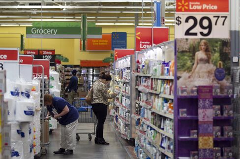 Wal-Mart Loses Premium to Target as Shoppers Flee Stores