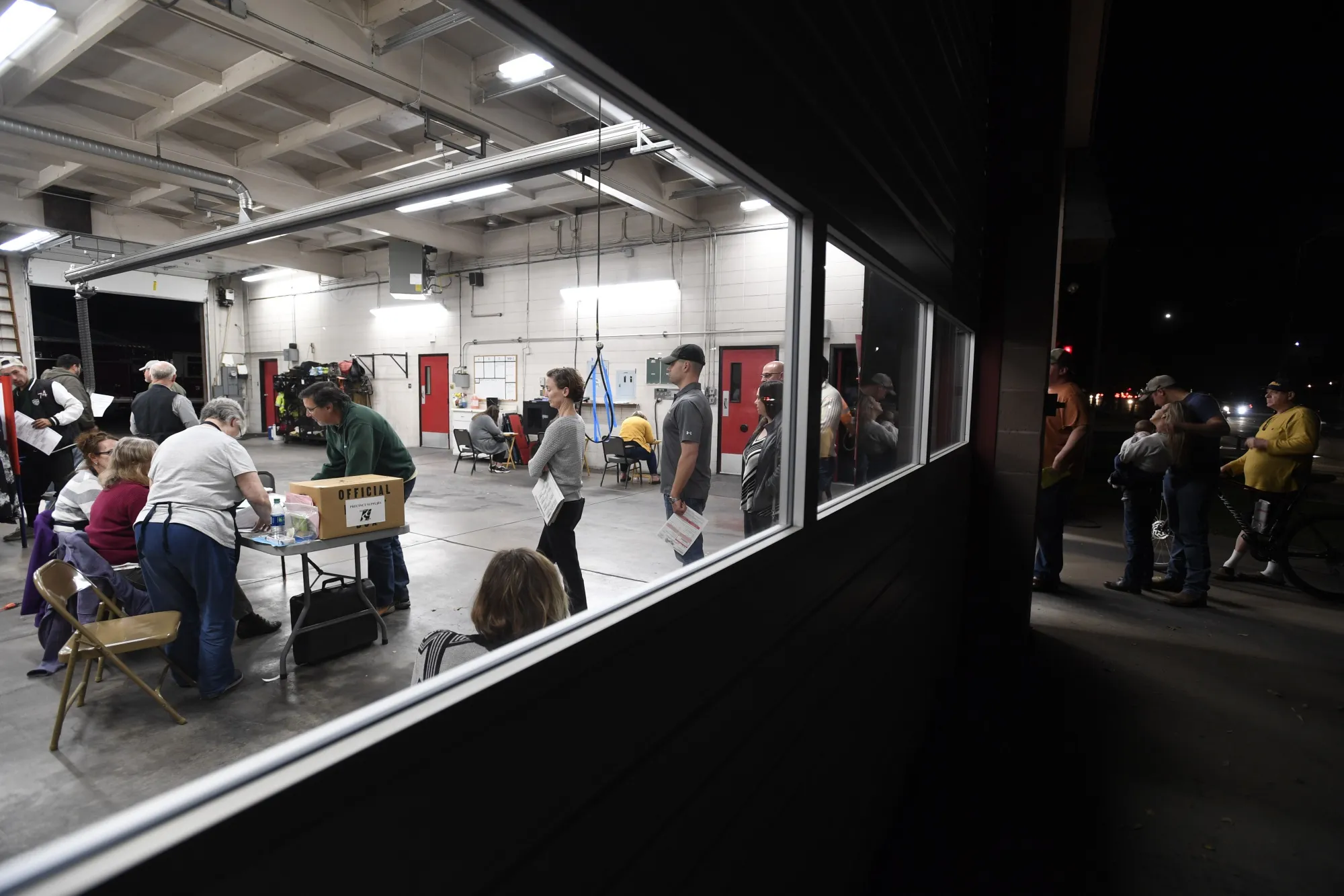 Voters wait in line to cast ballots at a polling station in Modesto, California on&nbsp;Nov. 6, 2018.&nbsp;